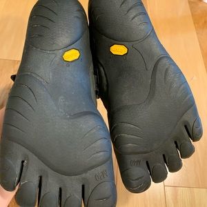 Vibram Shoes - Vibram original classic men’s shoe. Size 40 Vibram Shoes - Vibram original classic men’s shoe. Size 40